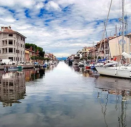 Διαμέρισμα Modern Close To The - - Sarda *