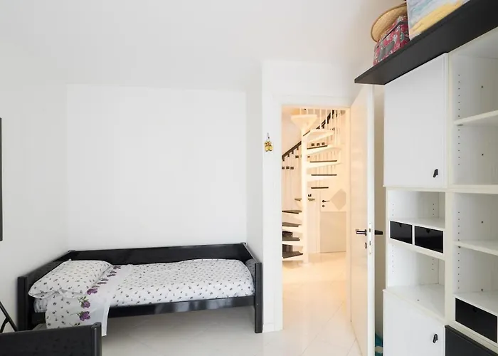 Modern Close To The - - Sarda גראדו