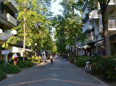 Modern Close To The - - Sarda 公寓