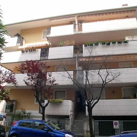 公寓 Modern Close To The - - Sarda