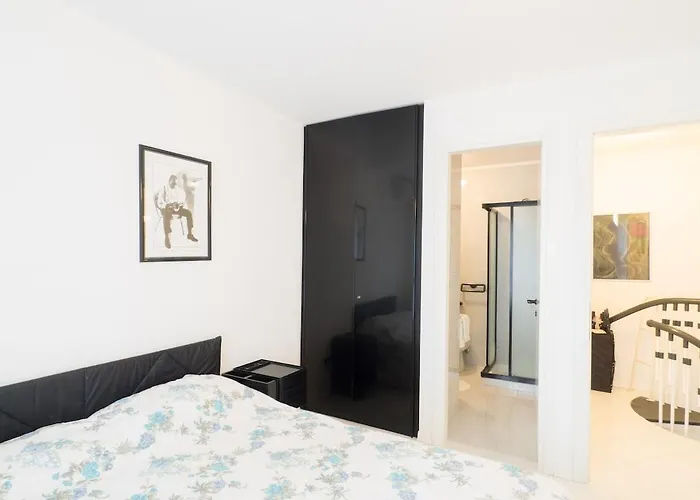 Modern Close To The - - Sarda