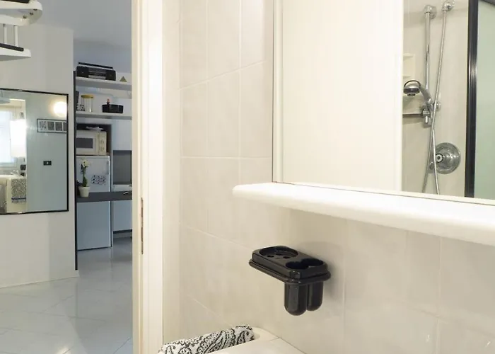 Modern Close To The - - Sarda *